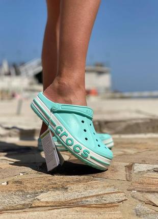 Женские шлепанцы crocs turquoise logo / smb