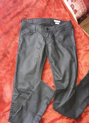 Класні базові чорні джинси з блиском h&m