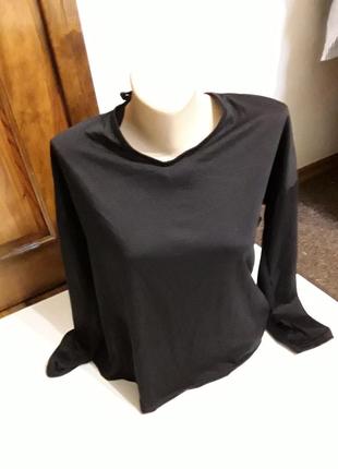 Трикотажная блуза с ажурной вставкой на спине