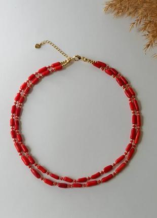 Чокер двухрядный натур. коралл тонированный+шарики вставки, гипоаллергенная фур-ра цвет золото d-4мм l-42-47см