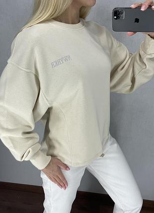 Молочный оверсайз-свитшот с кулиской. amisu.