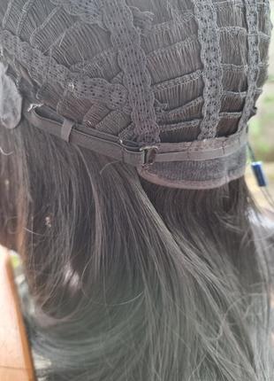 Термоперука чорна з чубчиком перука з чорним рівним волоссям середньої довжини9 фото