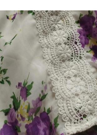 Платье свободного кроя с отуритными плечами в цветочный принт4 фото