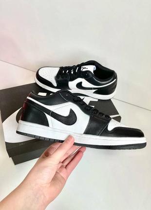 Женские кожаные кроссовки nike air jordan 1 retro low найк джорданы низкие