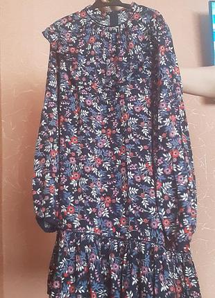 Жіноче плаття з квітковим принтом і вільним кроєм із горлом