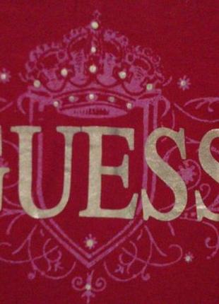 Супер классная футболка " guess" бордового цвета.3 фото