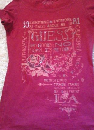 В наличии супер стильная футболка " guess" разм 36-38