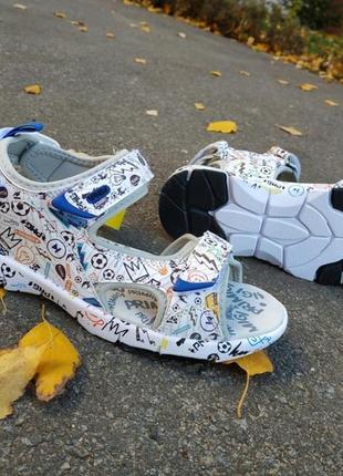 Нові сандалії primigi