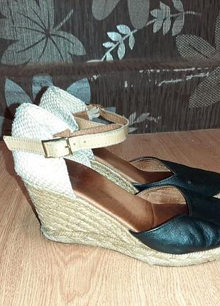 Стильні шкіряні туфлі на танкетці kurt geiger