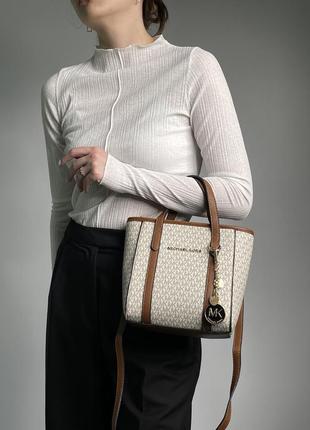 Вмістка сумка жіноча світла бренда michael kors2 фото