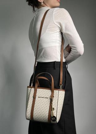 Вмістка сумка жіноча світла бренда michael kors3 фото
