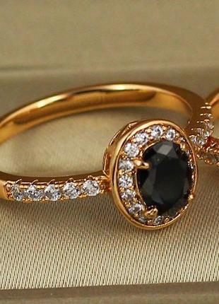 Кольцо xuping jewelry черный овальный фианит  в кругу белых камней р 19 золотистое