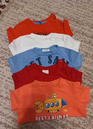 Набор футболок на малышке