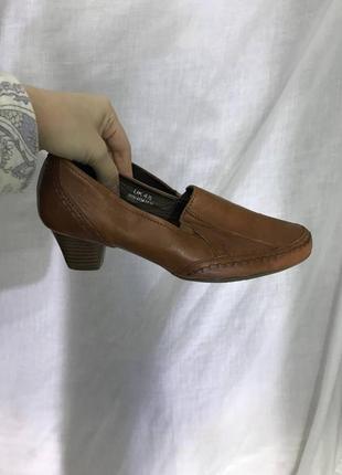 Туфлі footglove коричневі шкіряні на маленькому каблуку рюмці2 фото