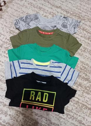 Набор футболок на малышке