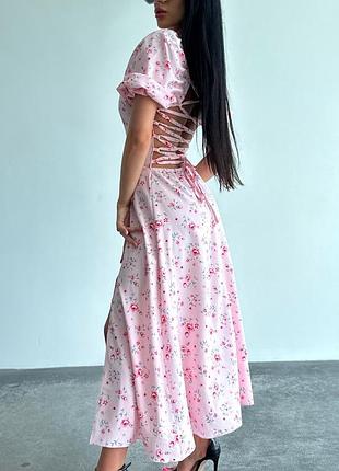 Літня, повітряна сукня міді. в квітковий принт, з розрізом на ніжці та відкритою...