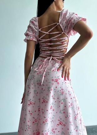 Літня, повітряна сукня міді. в квітковий принт, з розрізом на ніжці та відкритою...