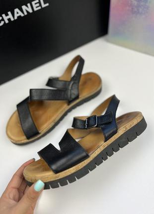 Босоніжки шкіряні