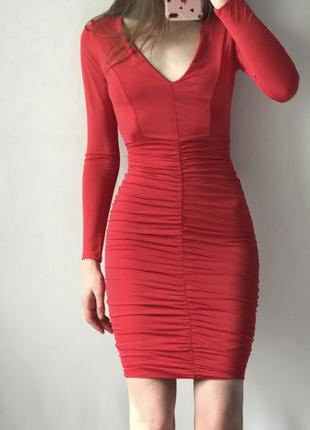 Красное облегающее платье с драпировкой от plt(британия)3 фото
