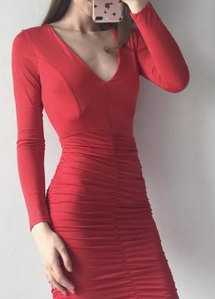 Красное облегающее платье с драпировкой от plt(британия)2 фото