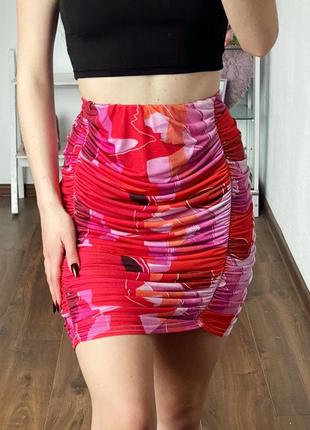 Актуальная яркая юбка мини, стильная, модная, трендовая2 фото
