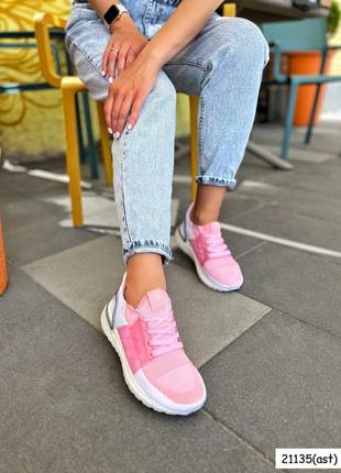 Женские розовые кроссовки adidas7 фото