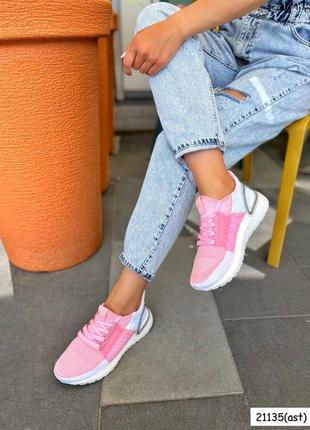 Женские розовые кроссовки adidas