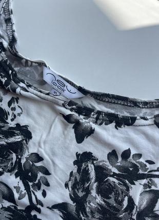 Летний кроп топ топик футболка в черно белый принт цветы розы м2 фото