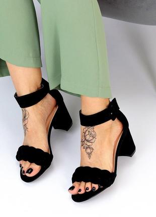 Босоножки сандали на високом широком каблуке черные с косичками плетеные3 фото