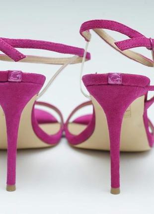 Босоножки guess цвета фуксия.
