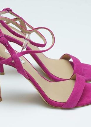 Босоножки guess цвета фуксия.