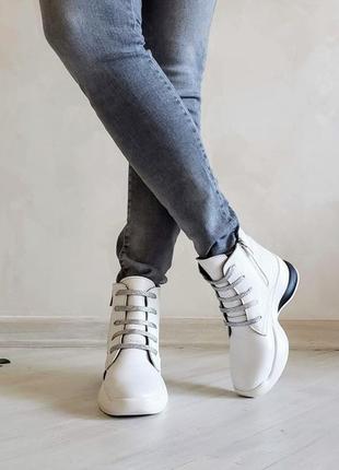 Белые кожаные ботинки1 фото