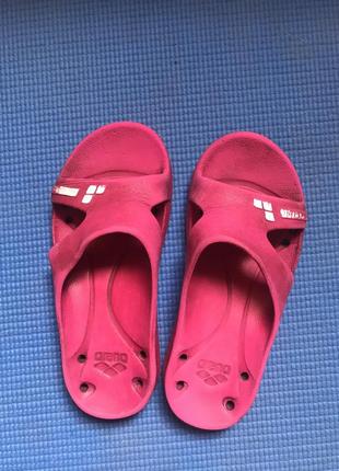 Арена, шлепки для плаванья