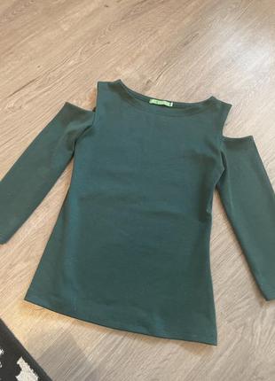 Кофта с открытыми плечами