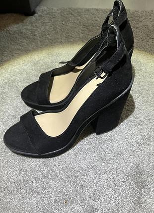 Zara на високій платформі trafaluc босоніжки