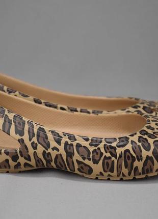 Crocs kadee leopard flat балетки човники сандалі босоніжки крокси жіночі. оригінал. 39 р./25.5 см.