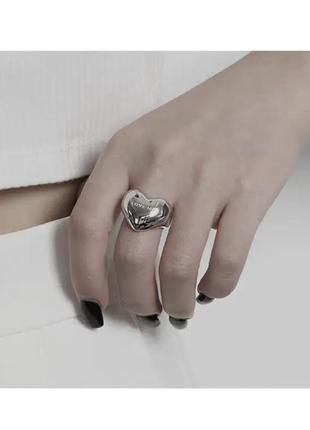 Кольцо массивное в виде сердца с надписью love me аниме5 фото