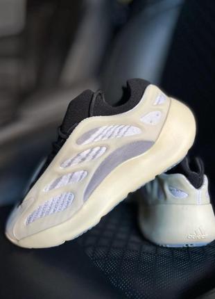 Жіночі кросівки adidas yeezy boost 700