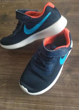 Легкие кроссовки