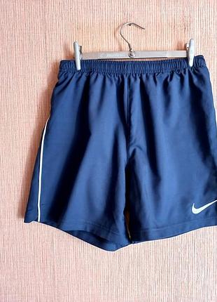 Классные лёгкие спортивные шорты nike на 8-10лет. рост 128-140 см