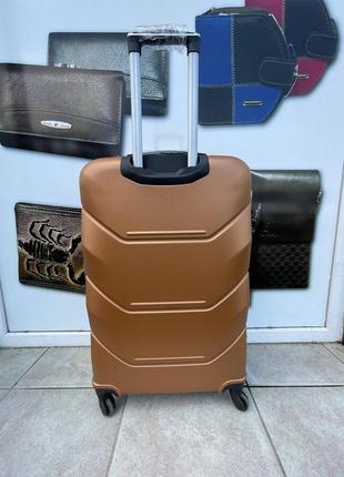 Большой дорожный пластиковый чемодан на 4 колесах5 фото