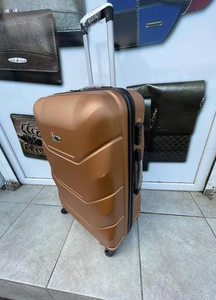 Большой дорожный пластиковый чемодан на 4 колесах3 фото