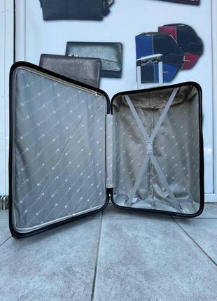 Большой дорожный пластиковый чемодан на 4 колесах6 фото