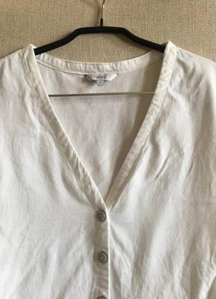 Біла трикотажна блуза на гудзиках2 фото