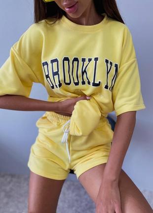 Костюм спортивный женский желтый однотонный оверсайз футболка с принтом шорты на высокой посадке качественный стильный3 фото