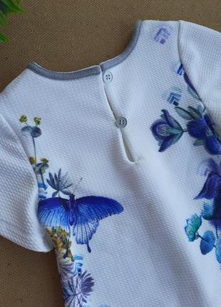 Белое фактурное платье на 6-9 месяцев в цветочный принт, синие цветы8 фото