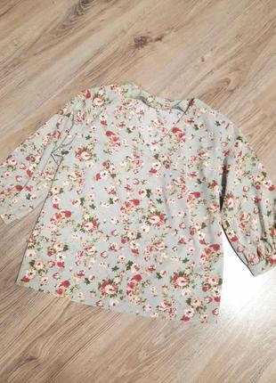 Легка блуза в квітковий принт1 фото