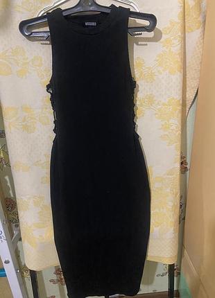 Чорна сукня