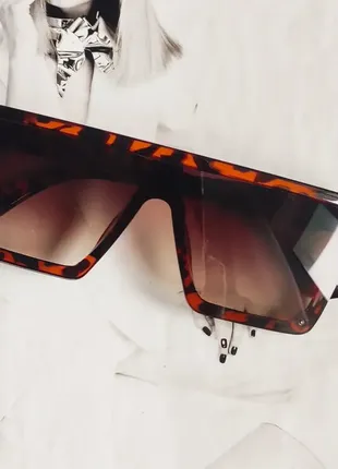 Солнцезащитные квадратные очки в леопардовой оправе (14604)1 фото