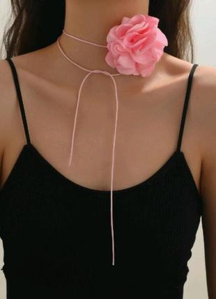 Чокер ожерелье с большим  цветком кружевное роза цветок розовый на шею на шнурке шнурок у2к y2k в стиле 90х 2000х украшение на руку талию